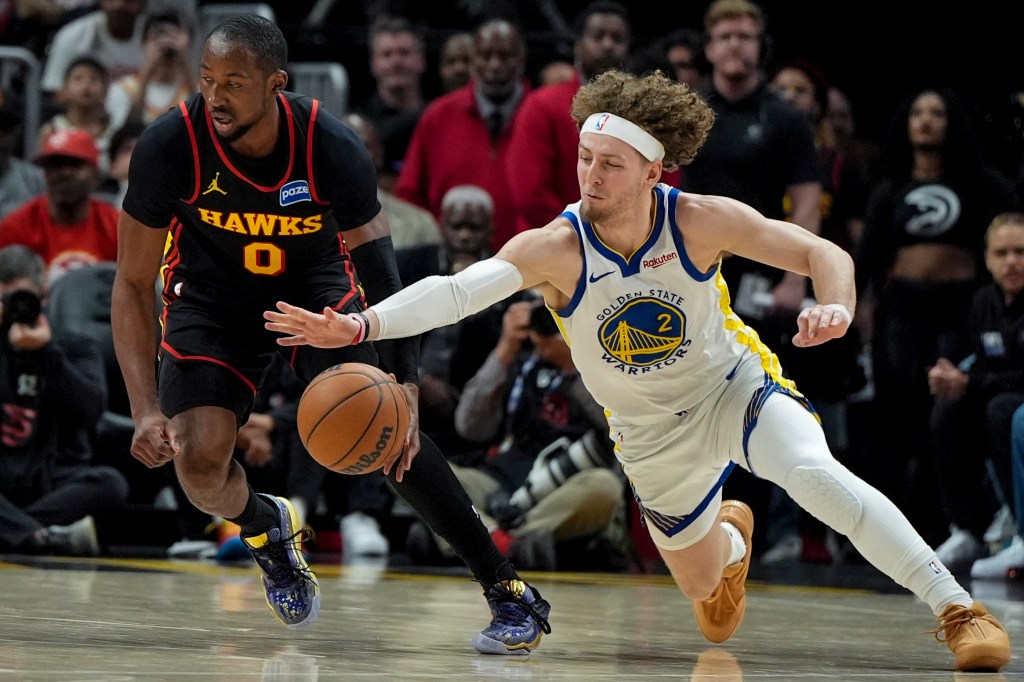 Warriors guard Brandin Podziemski (2) chases a loose ball with Atlanta Hawks forward Jonathan Kuminga 