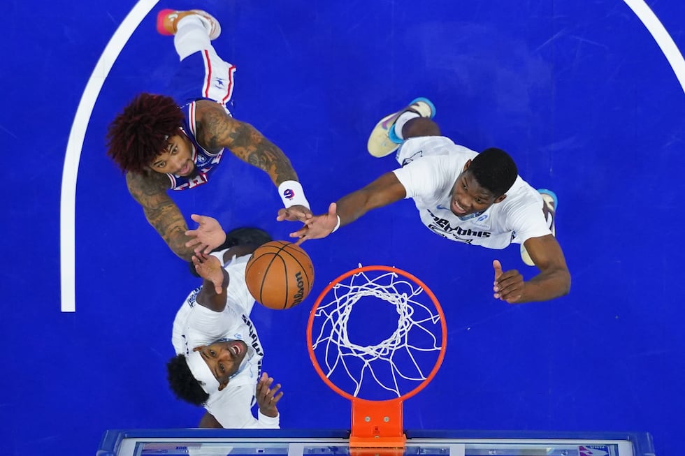 Philadelphia 76ers' Kelly Oubre Jr., top left, Memphis Grizzlies' Cedric Coward, right, and...