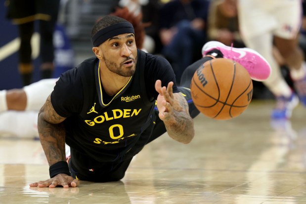 Golden State Warriors' Gary Payton II (0) passes the ball to teammate after diving for a loose ball in the second quarter of an NBA game at Chase Center in San Francisco, Calif., on Tuesday, Feb. 3, 2026. (Ray Chavez/Bay Area News Group)