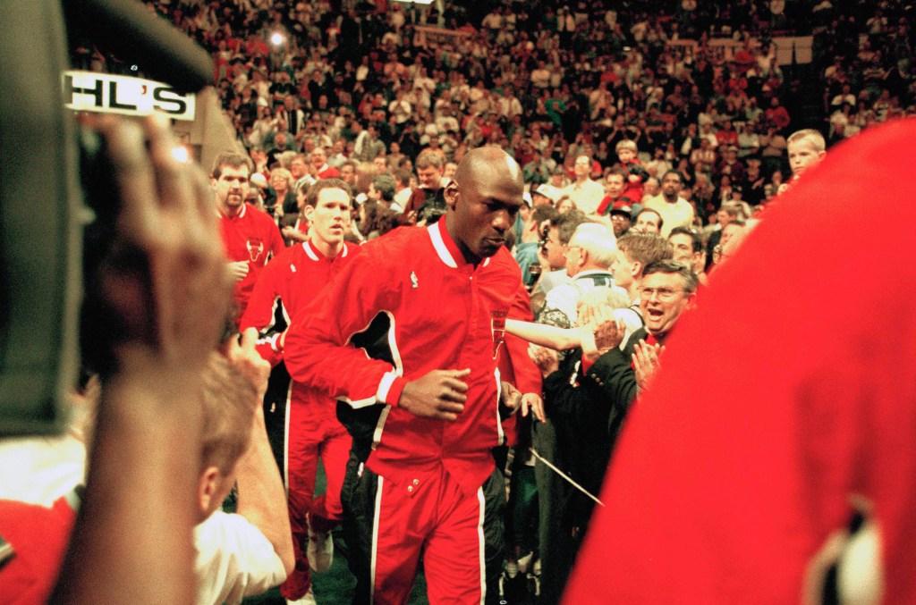 Michael Jordan returns to the Bulls