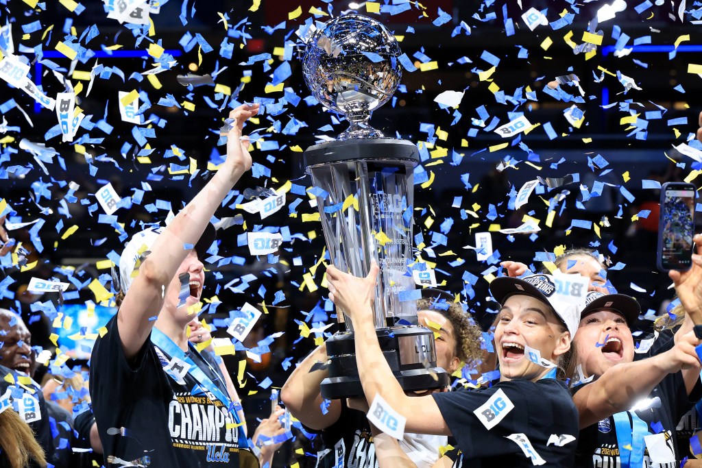 Which women's teams have earned automatic bids