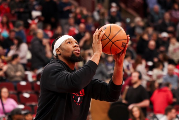 Chicago Bulls forward Guerschon Yabusele warms up before the game against the Milwaukee Bucks at the United Center on Sunday, March 1, 2026. (Eileen T. Meslar/Chicago Tribune)