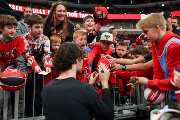 Chicago Bulls guard Josh Giddey signs autographs before the game against the Milwaukee Bucks at the United Center on Sunday, March 1, 2026. (Eileen T. Meslar/Chicago Tribune)