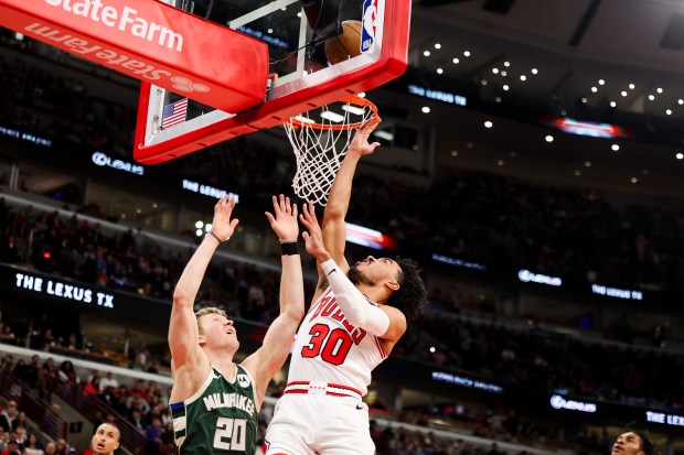 Chicago Bulls guard Tre Jones (30) goes up for a shot while guarded by Milwaukee Bucks guard AJ Green (20) during the first quarter at the United Center on Sunday, March 1, 2026. (Eileen T. Meslar/Chicago Tribune)