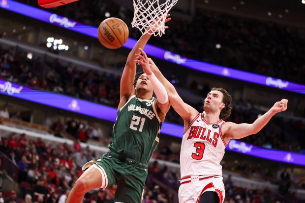 Chicago Bulls guard Josh Giddey (3) blocks Milwaukee Bucks forward Ousmane Dieng (21) during the fourth quarter at the United Center on Sunday, March 1, 2026. (Eileen T. Meslar/Chicago Tribune)