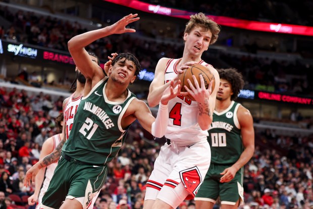 Chicago Bulls forward Matas Buzelis (14) battles Milwaukee Bucks forward Ousmane Dieng (21) for a rebound during the fourth quarter at the United Center on Sunday, March 1, 2026. (Eileen T. Meslar/Chicago Tribune)