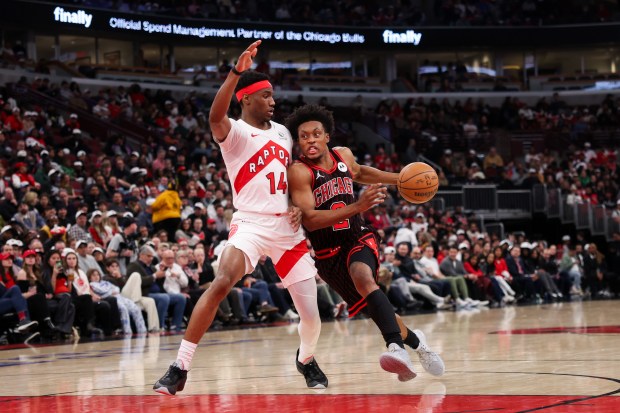 Toronto Raptors guard Ja'kobe Walter (14) guards Chicago Bulls guard Collin Sexton (2) while he drives to the basket during the third quarter at the United Center March 18, 2026 in Chicago. (Armando L. Sanchez/Chicago Tribune)
