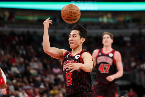 Chicago Bulls guard Yuki Kawamura (8) attempts to pass the ball behind his head during the fourth quarter against the Toronto Raptors at the United Center March 18, 2026 in Chicago. (Armando L. Sanchez/Chicago Tribune)