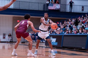 Photo of sophomore Kye Robinson who scored a game-high 35 points and added 11 rebounds to lead UMW to the victory versus Wisconsin-La Crosse