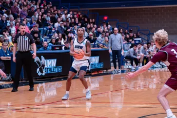 Photo of Mary Washington sophomore Kye Robinson shooting