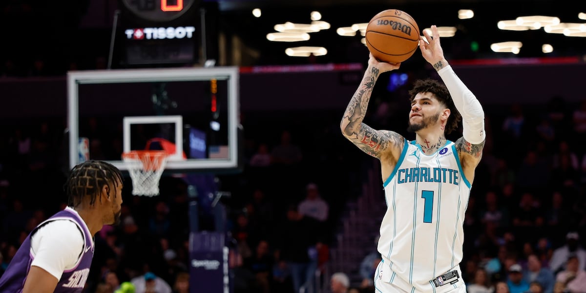 Hornets tie franchise record with 26 3s, rout Kings 134-90
