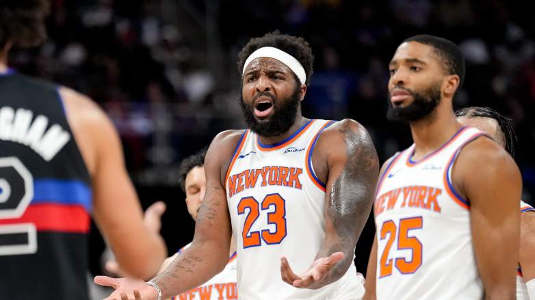 Knicks Mitchell Robinson free agency, New York Knicks, Mitchell Robinson offensive rebounds, Knicks offseason salary cap space, Jalen Brunson Knicks future, Brunson wants to spent rest of career in New York commitment, Knicks Giannis Antetokounmpo trade rumors, Knicks Giannis trade, Mitchell Robinson stats, Karl-Anthony Towns Knicks
