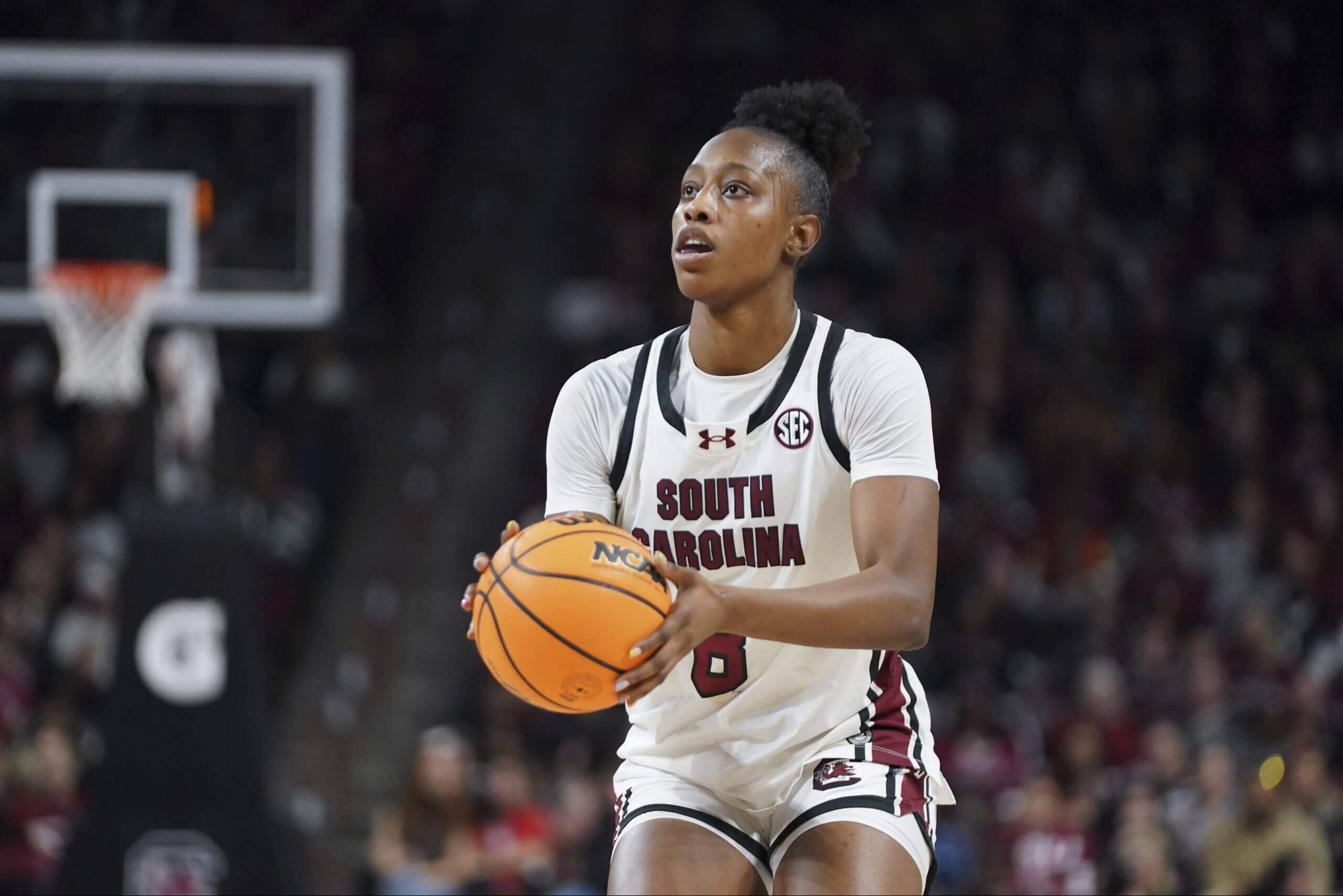 South Carolina sophomore Joyce Edwards holds the ball in both hands and looks up.