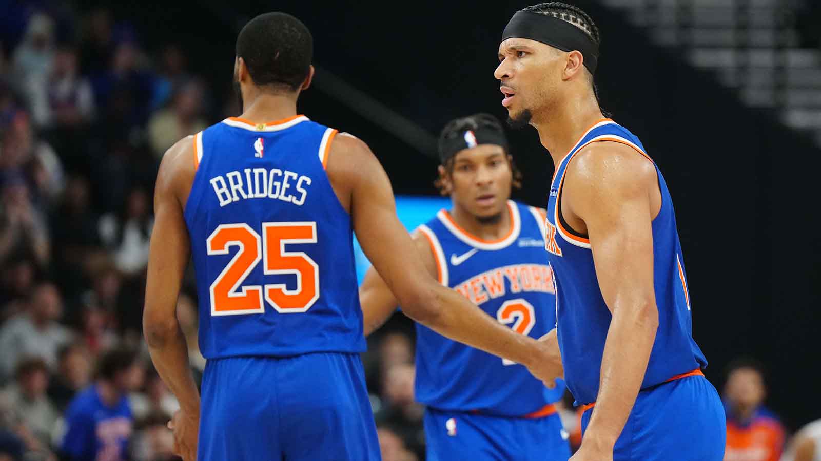 New York Knicks guard Josh Hart (3) and forward Mikal Bridges (25) reactagainst the LA Clippers in the second half at Intuit Dome.