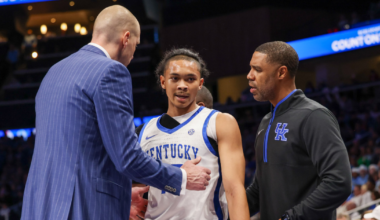 The Illinois basketball team huddles in the NCAA Tournament, via Troy Taormina-Imagn Images