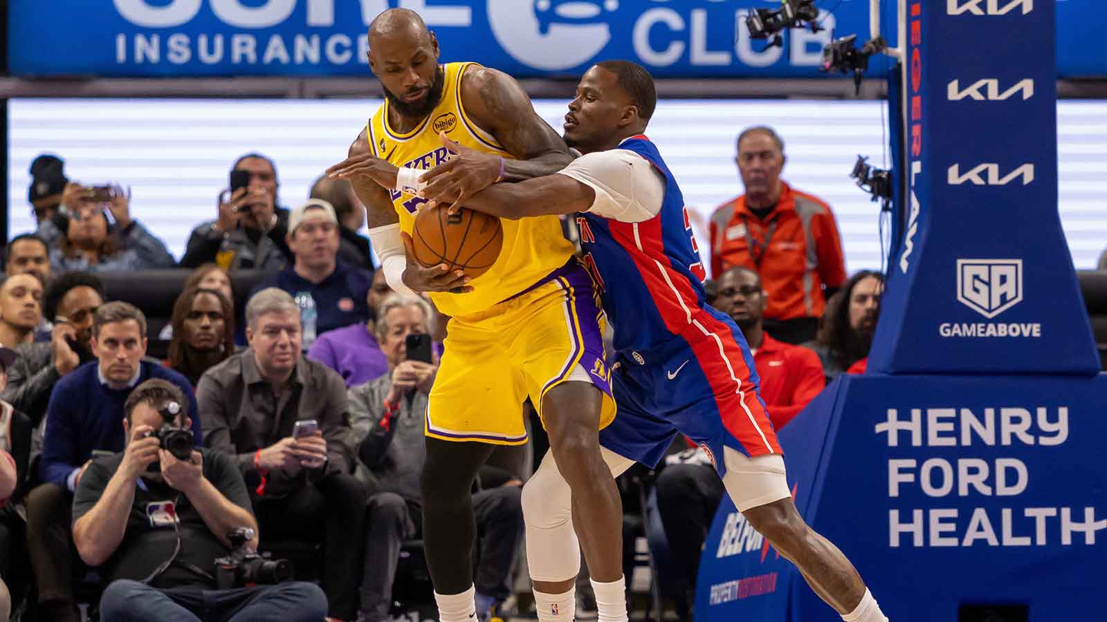 Detroit Pistons Javonte Green (31) defends against Los Angeles Lakers LeBron James (23) during the second half at Little Caesars Arena.