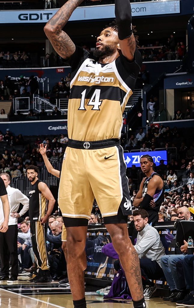 Black has career game for Wizards; Davis (hours after UNC honors him), Powell, Love have big G League games -