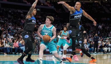 Orlando Magic handled by host Hornets