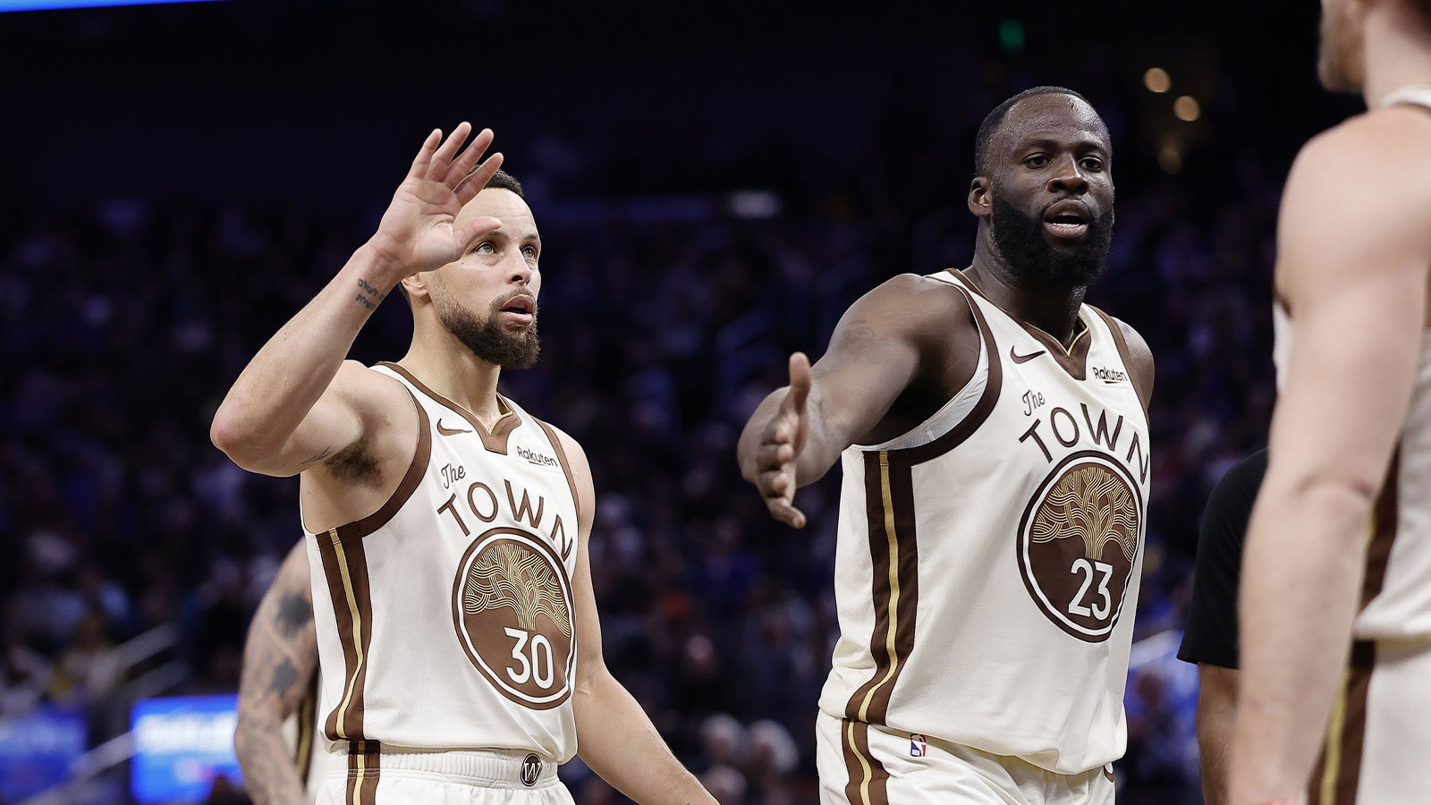 Golden State Warriors guard Stephen Curry (30) and forward Draymond Green (23) high five guard Brandin Podziemski (2) after a play against the Sacramento Kings during the fourth quarter at Chase Center.