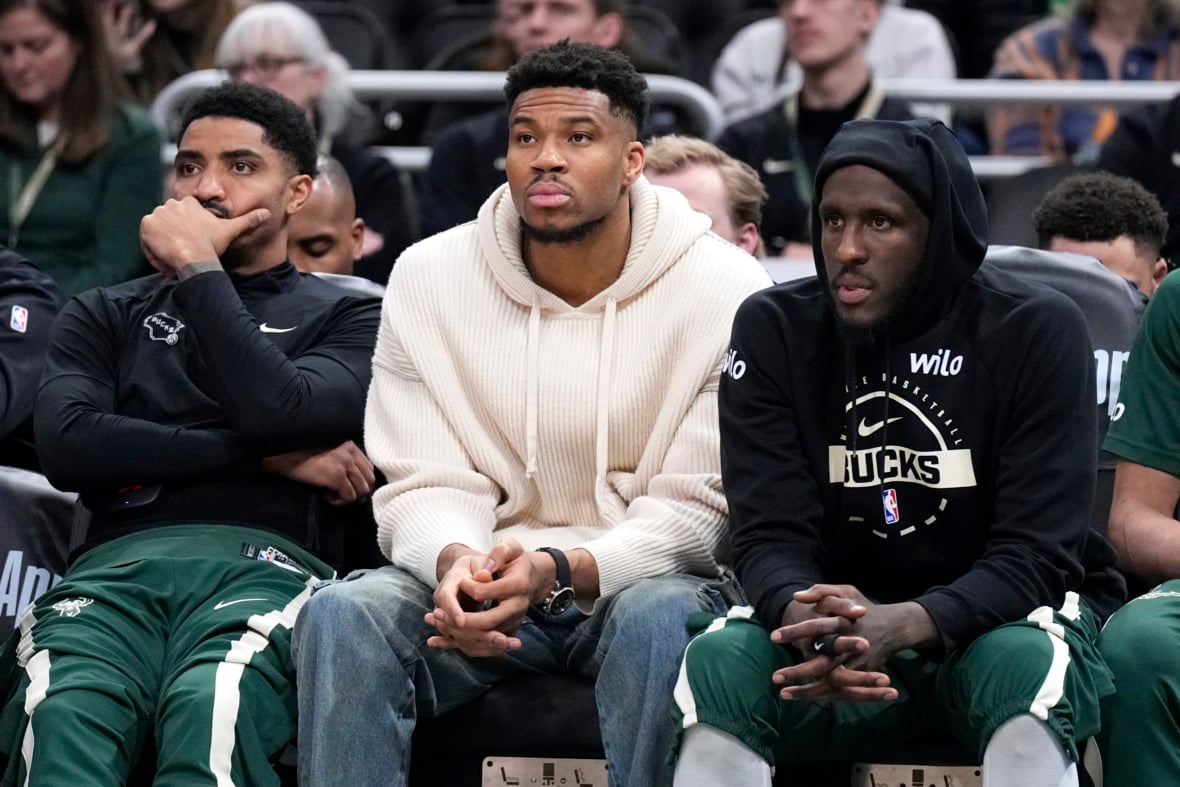 NY Knicks & Warriors Chance of Summer Giannis Trade Plummets After New Rumor
