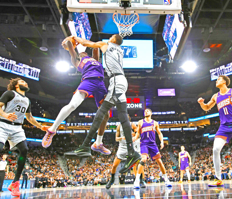 Wembanyama lifts Spurs in Suns win