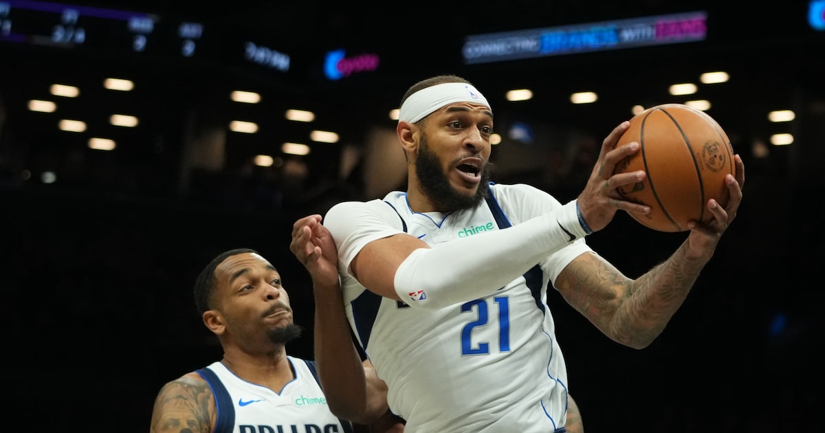 Mavericks center Daniel Gafford exits Warriors matchup with right shoulder contusion