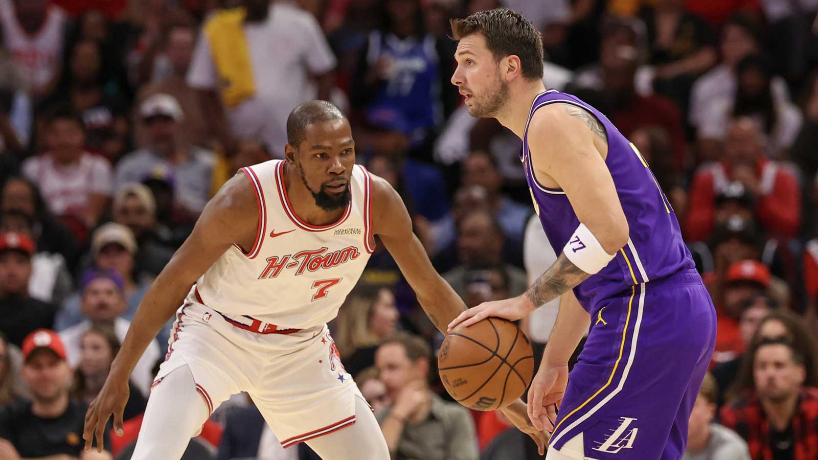 Rockets' Kevin Durant defends Lakers' Luka Doncic