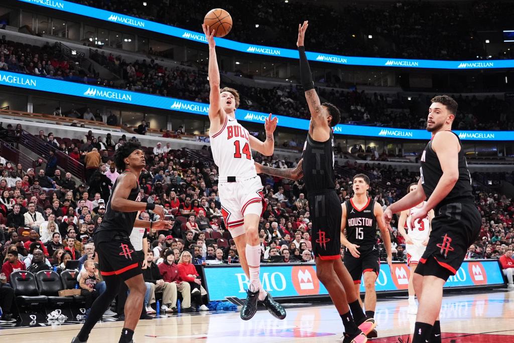 Chicago Bulls hang on to beat Houston Rockets 132-124