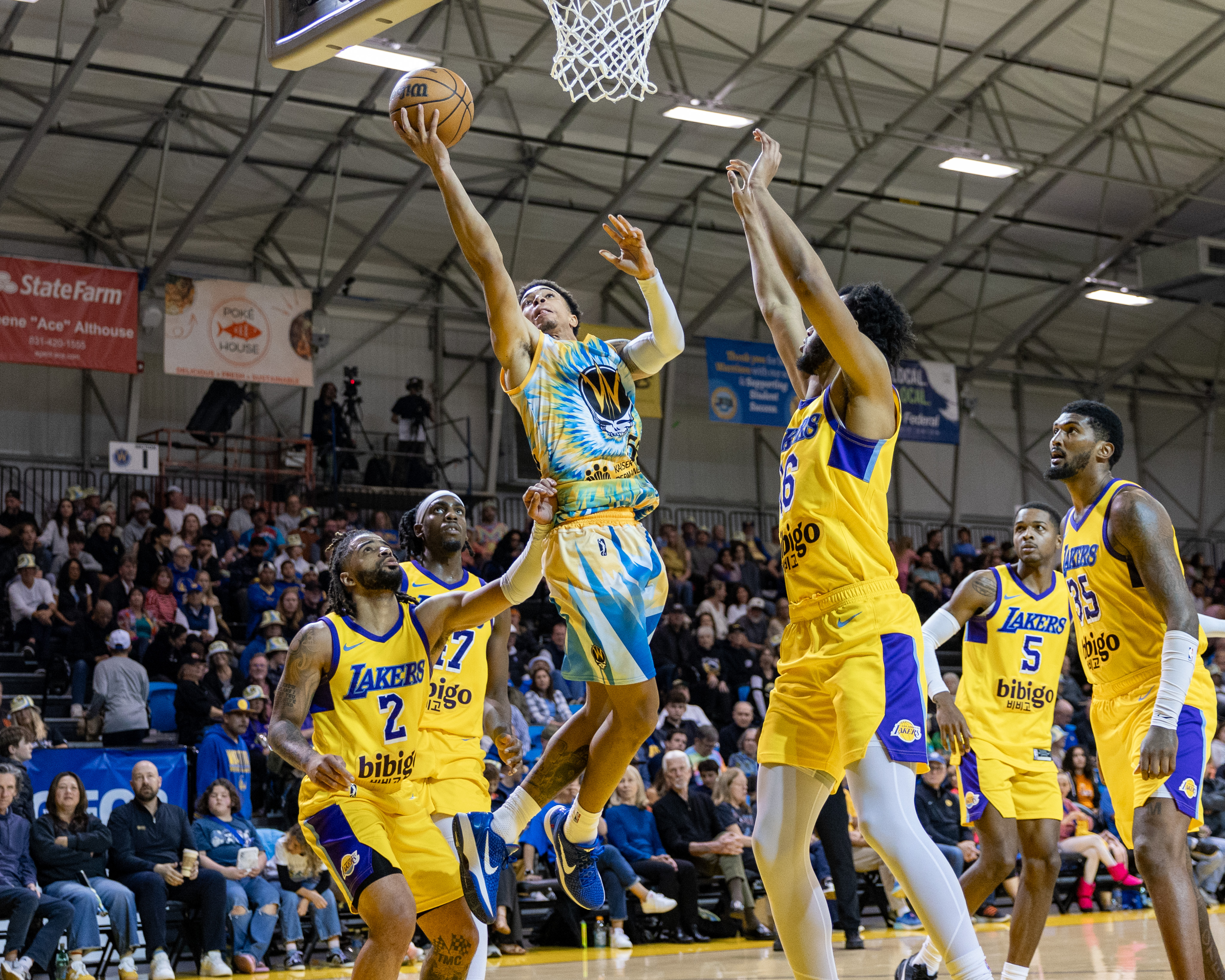 Santa Cruz Warriors guard Chance McMillian shoots against South Bay...