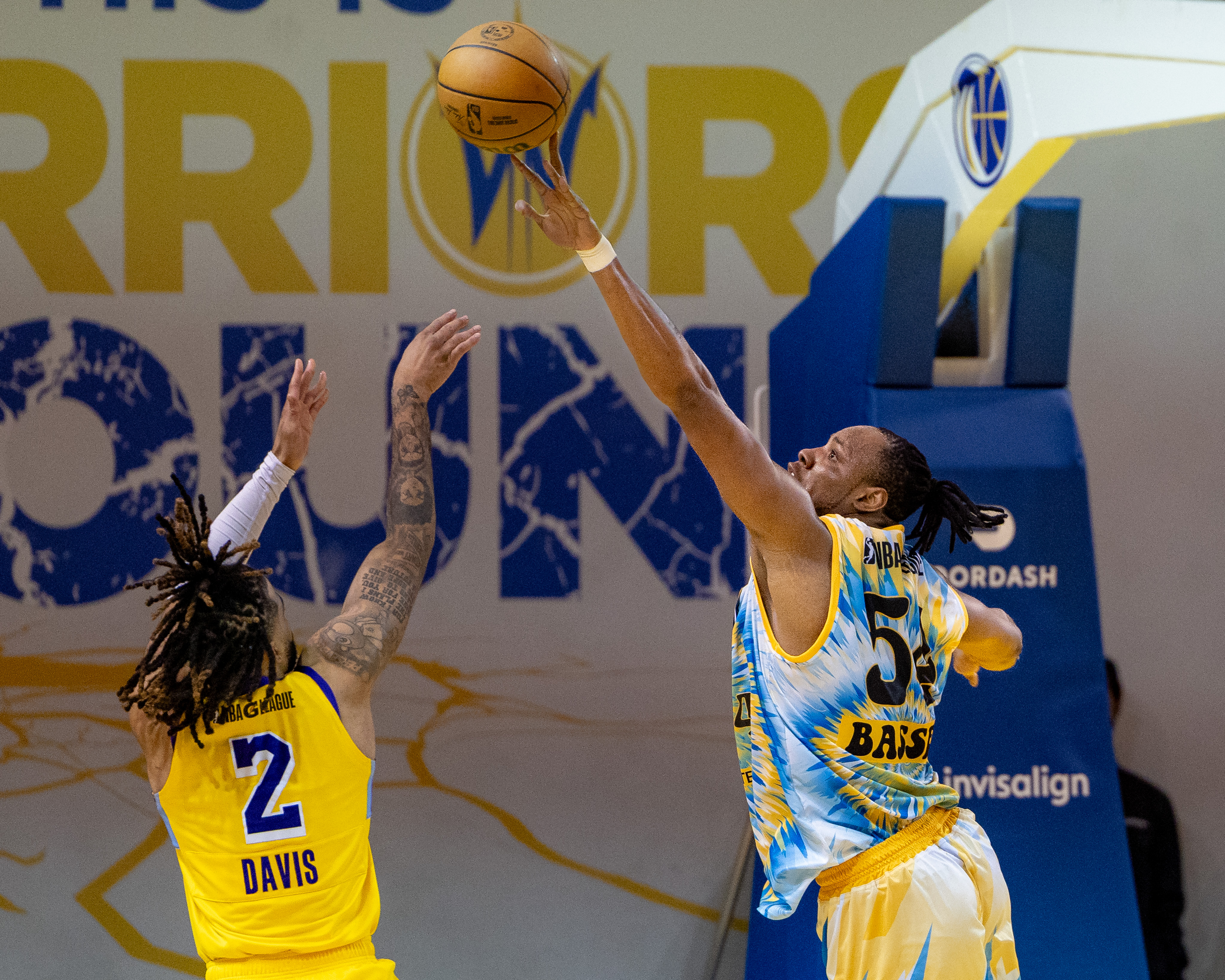 Santa Cruz Warriors center Charles Bassey gets a piece of...