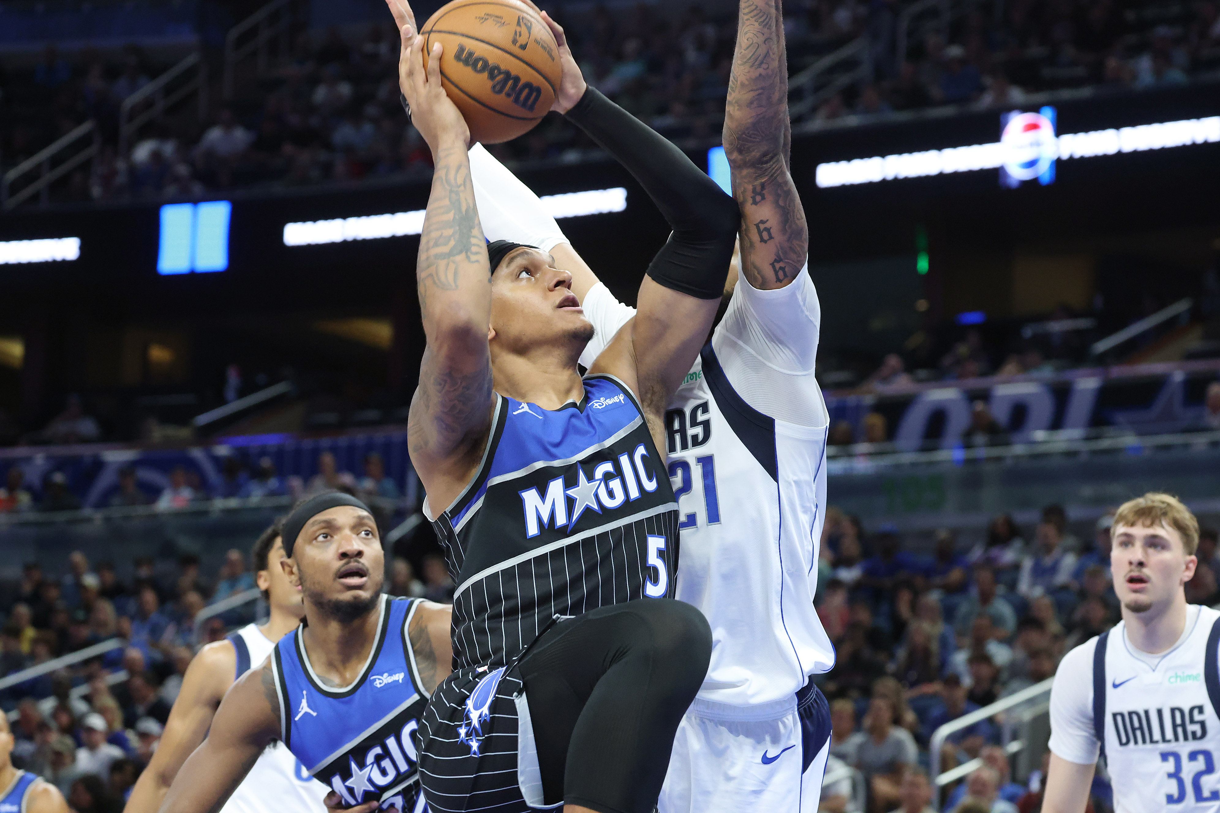 Orlando forward Paolo Banchero (5) shoots under Dallas center Daniel...
