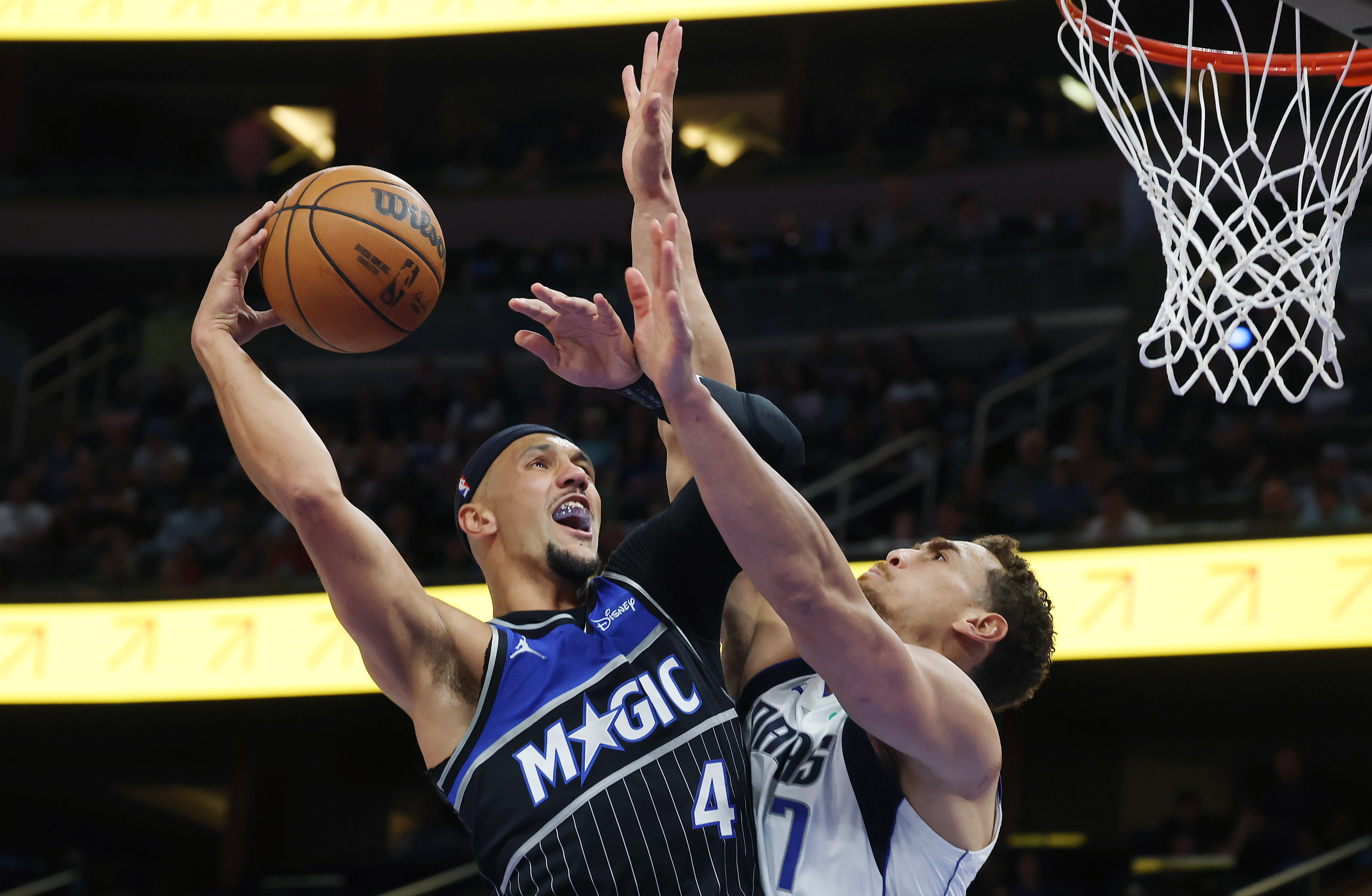 Magic guard Jalen Suggs (4) tries to shoot past Mavericks...