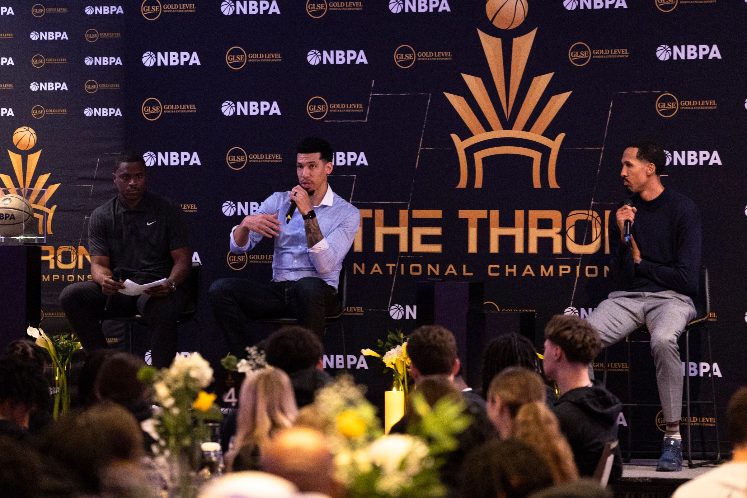 Danny Green speaks to high school students participating in The Throne at the event’s welcome dinner