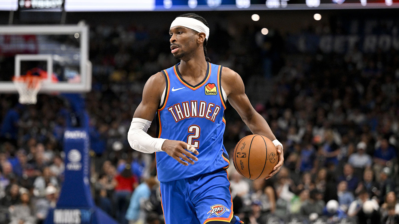 Thunder guard Shai Gilgeous-Alexander (2) brings the ball up court against the Dallas Mavericks during the second half at the American Airlines Center
