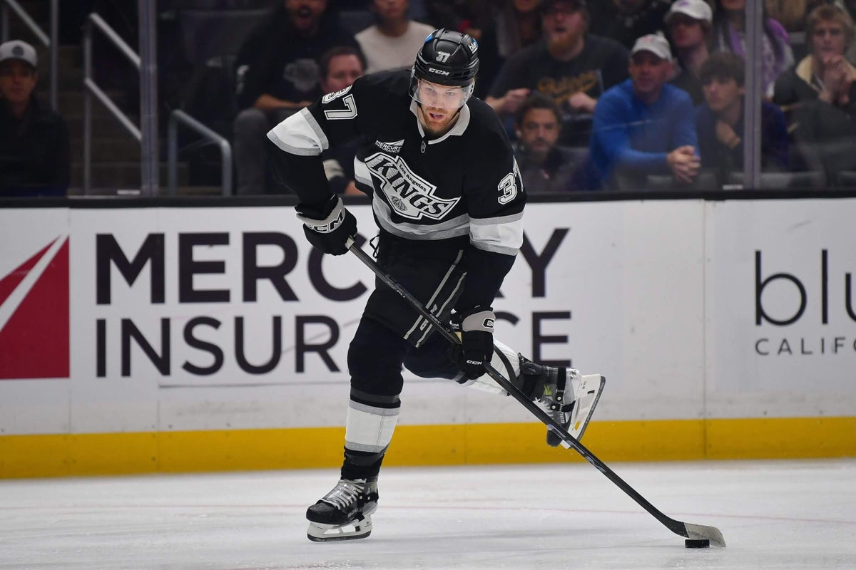 Los Angeles Kings trade Warren Foegele to Senators for draft picks