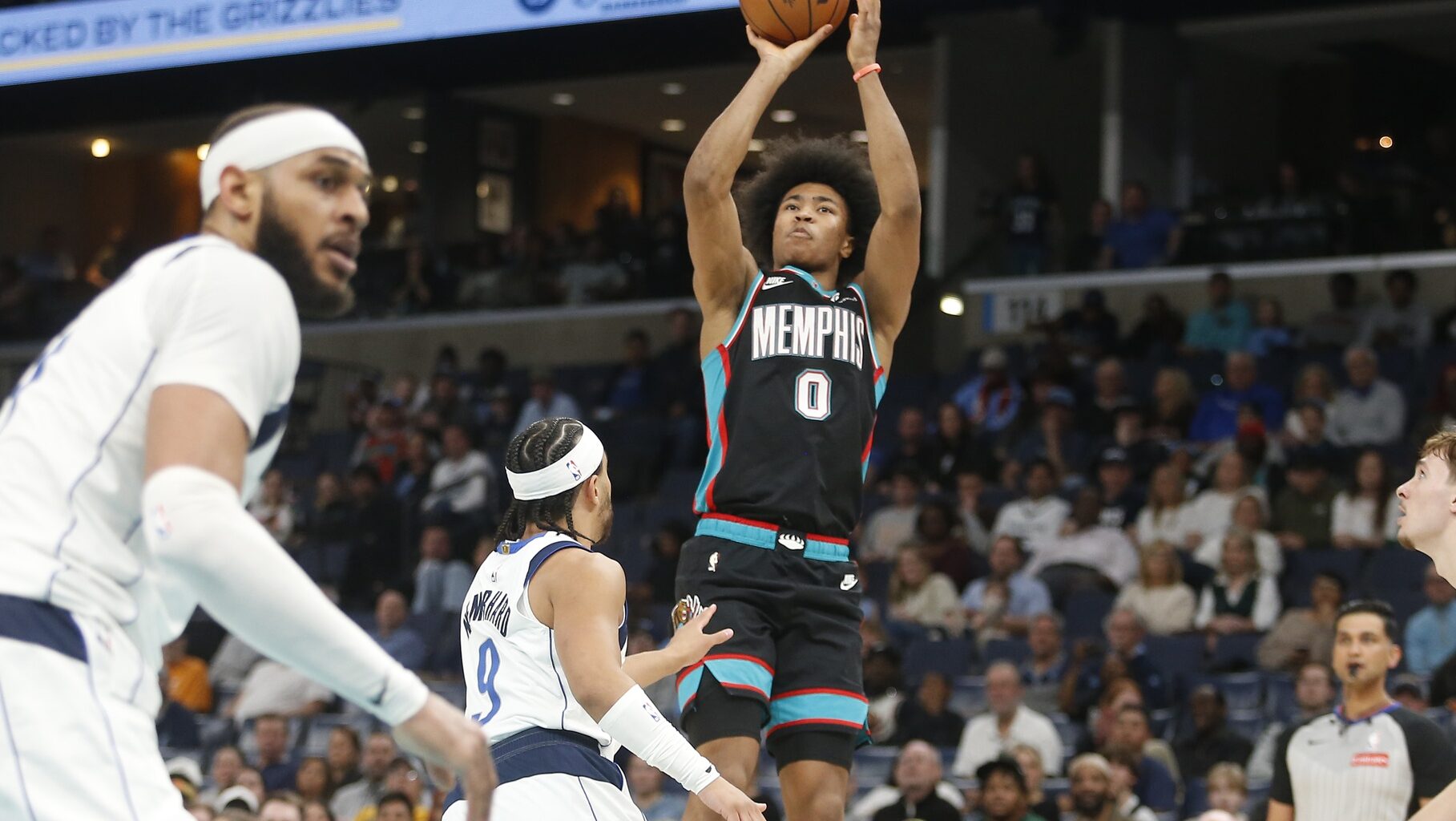 Memphis Grizzlies wing Jaylen Wells shoots 3-pointer against Dallas Mavericks defenders