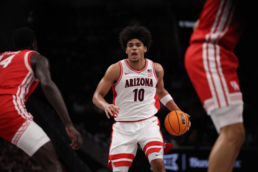 Arizona Wildcats forward Koa Peat (10) dribbles downcourt during the first half against the Houston Cougars during the men's Big 12 Conference Tournament Championship at T-Mobile Center.