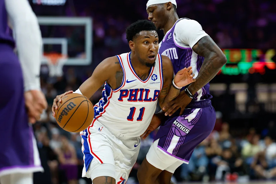Mar 19, 2026; Sacramento, California, USA; Philadelphia 76ers forward Justin Edwards (11) drives against Sacramento Kings guard Daeqwon Plowden (29) during the first quarter at Golden 1 Center. Mandatory Credit: Sergio Estrada-Imagn Images