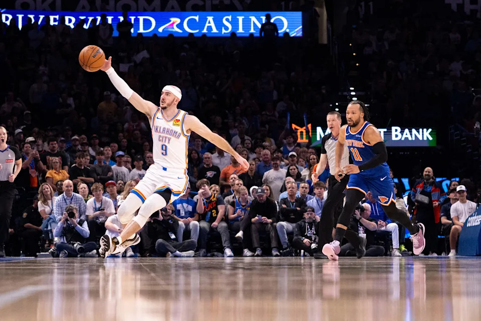 OKLAHOMA CITY, OKLAHOMA - MARCH 29: Alex Caruso #9 of the Oklahoma City Thunder reaches for a loose ball around Jalen Brunson #11 of the New York Knicks during the second half at Paycom Center on March 29, 2026 in Oklahoma City, Oklahoma. NOTE TO USER: User expressly acknowledges and agrees that, by downloading and or using this photograph, User is consenting to the terms and conditions of the Getty Images License Agreement. (Photo by William Purnell/Getty Images)