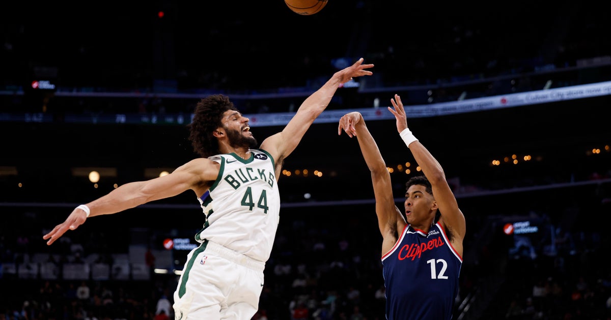 Clippers turn hot shooting into 129-96 rout of Bucks, led by Leonard's 28 points