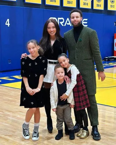 Ayesha and Steph Curry with their kidsCredit: Stephen Curry/Instagram