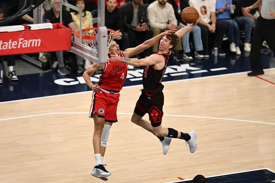 Chicago Bulls forward Matas Buzelis (14) jumps for a dunk during a game between the Los Angeles Clippers and the Chicago Bulls on Friday, March 13, 2026 at Intuit Dome in Inglewood Calif