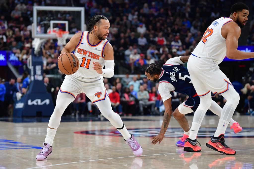 New York Knicks guard Jalen Brunson controls the ball against Los Angeles Clippers forward Derrick Jones Jr. and center Karl-Anthony Towns.