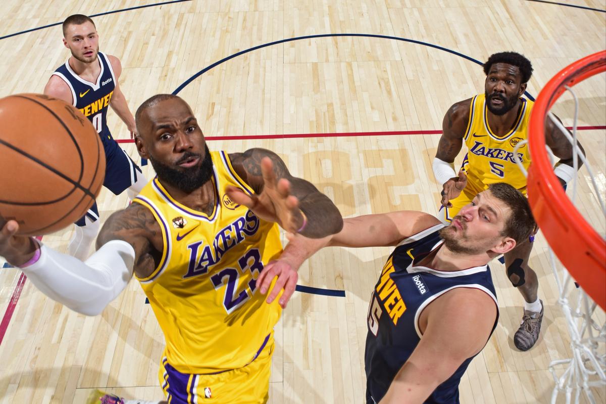 Lakers fall to Nuggets in Denver