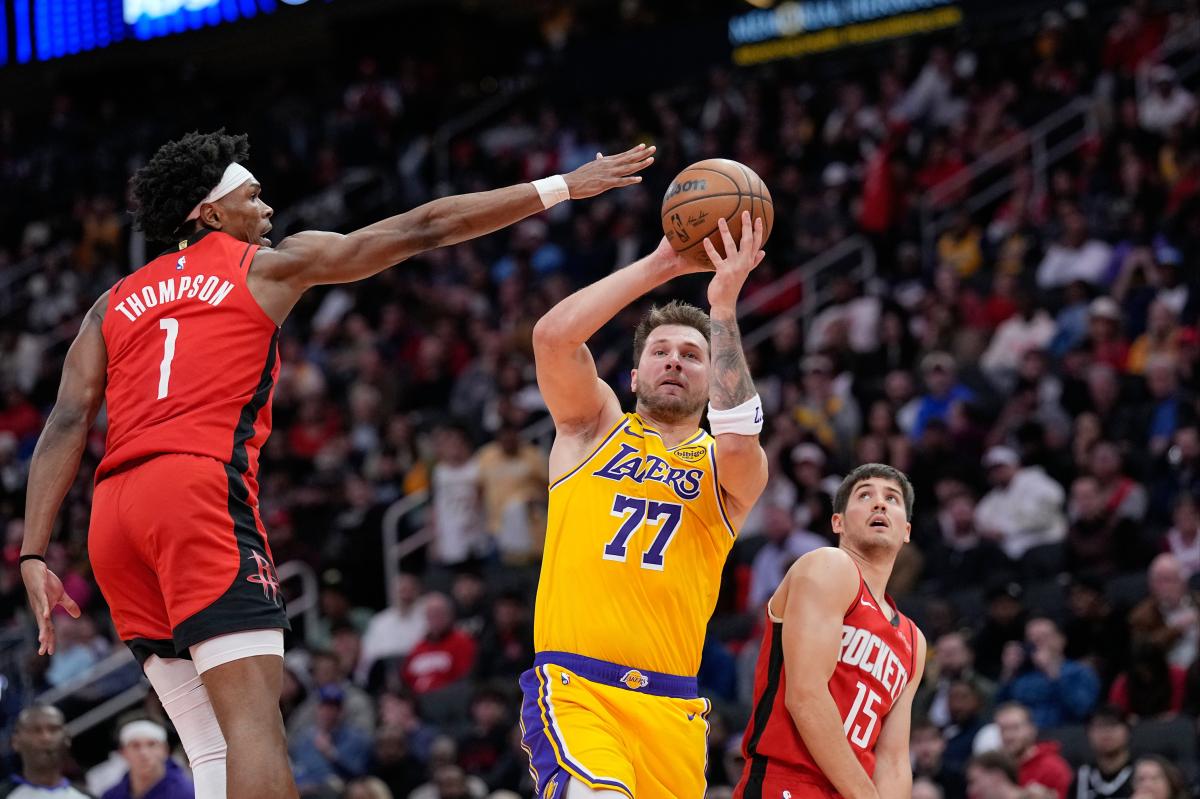 Lakers beat Rockets 100-92 in Houston