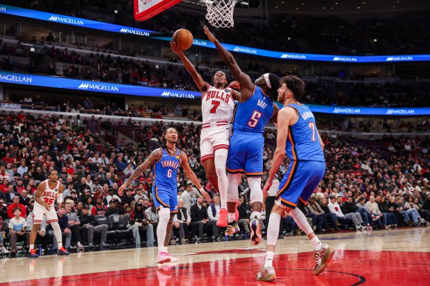 Chicago Bulls guard Rob Dillingham (7) goes up for a basket against Oklahoma City Thunder guard Luguentz Dort (5) during the second quarter at the United Center March 3, 2026 in Chicago. (Armando L. Sanchez/Chicago Tribune)