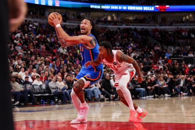 Oklahoma City Thunder forward Jaylin Williams (6) drives past Chicago Bulls guard Rob Dillingham (7) during the fourth quarter at the United Center March 3, 2026 in Chicago. (Armando L. Sanchez/Chicago Tribune)