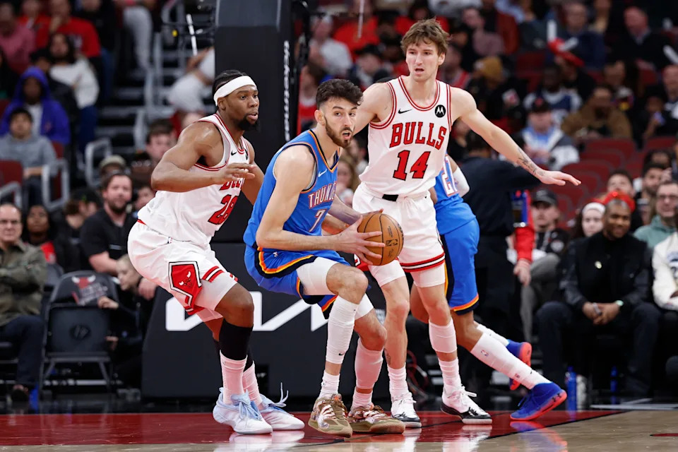 Mar 3, 2026; Chicago, Illinois, USA; Chicago Bulls forward Guerschon Yabusele (28) defends against Oklahoma City Thunder center Chet Holmgren (7) during the first half at United Center. Mandatory Credit: Kamil Krzaczynski-Imagn Images