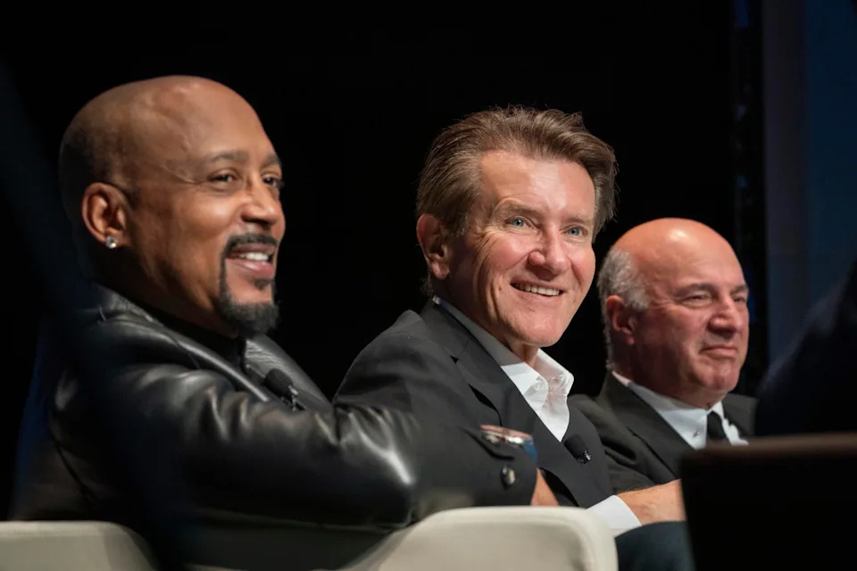 <p>ABC’s Shark Tank judges Daymond John, Robert Herjavec, and Kevin O’Leary answer questions at Croc Tank during NobleCon.</p>