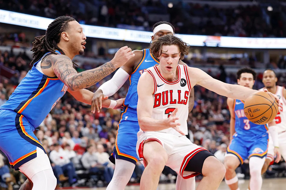Mar 3, 2026; Chicago, Illinois, USA; Oklahoma City Thunder forward Jaylin Williams (6) defends against Chicago Bulls guard Josh Giddey (3) during the first half at United Center. Mandatory Credit: Kamil Krzaczynski-Imagn Images